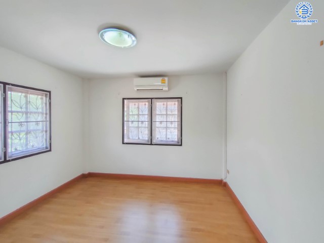 *****บ้านเดี่ยวมือสองย่านกรุงเทพฯ ม.สิรีธรวิลล์ ประชาอุทิศ หลังมุม! เนื้อที่กว้าง 68 ตร.ว. ฟังก์ชัน 4 ห้องนอน 3 ห้องน้ำ ที่จอดรถ 1 คัน แถมฟรี! เครื่องปรับอากาศ 5 เครื่อง บ้านหลังใหญ่ สภาพเหมือนใหม่ พร้อมเข้าอยู่! บนทำเลแห่งการเดินทาง เชื่อมต่อถนนสุขสวัสสดิ์, ถนนประชาอุทิศ, ถนนพุทธบูชา ใกล้จุดขึ้นทางด่วน "กาญจนาภิเษก(ด่านบางครุ2)"